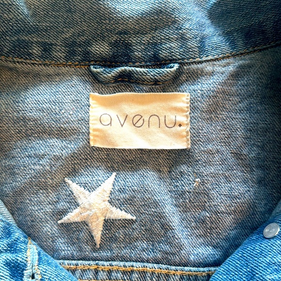 AVENU BRANDO STAR EMBROIDERY DENIM JACKET - ZODIAC - Picture 3 of 6